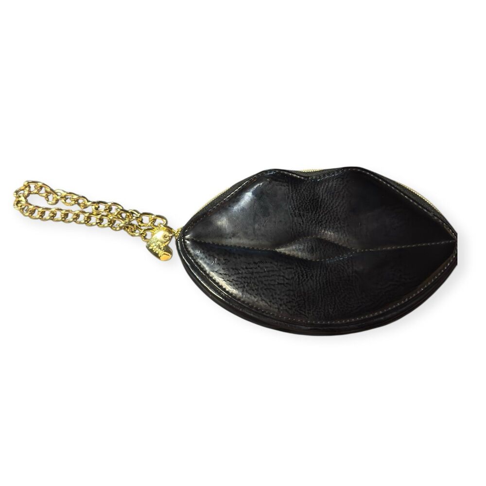 Betsey Johnson Black Patent‎ Leather Lips Wristlet Purse Gold Chain/Heart